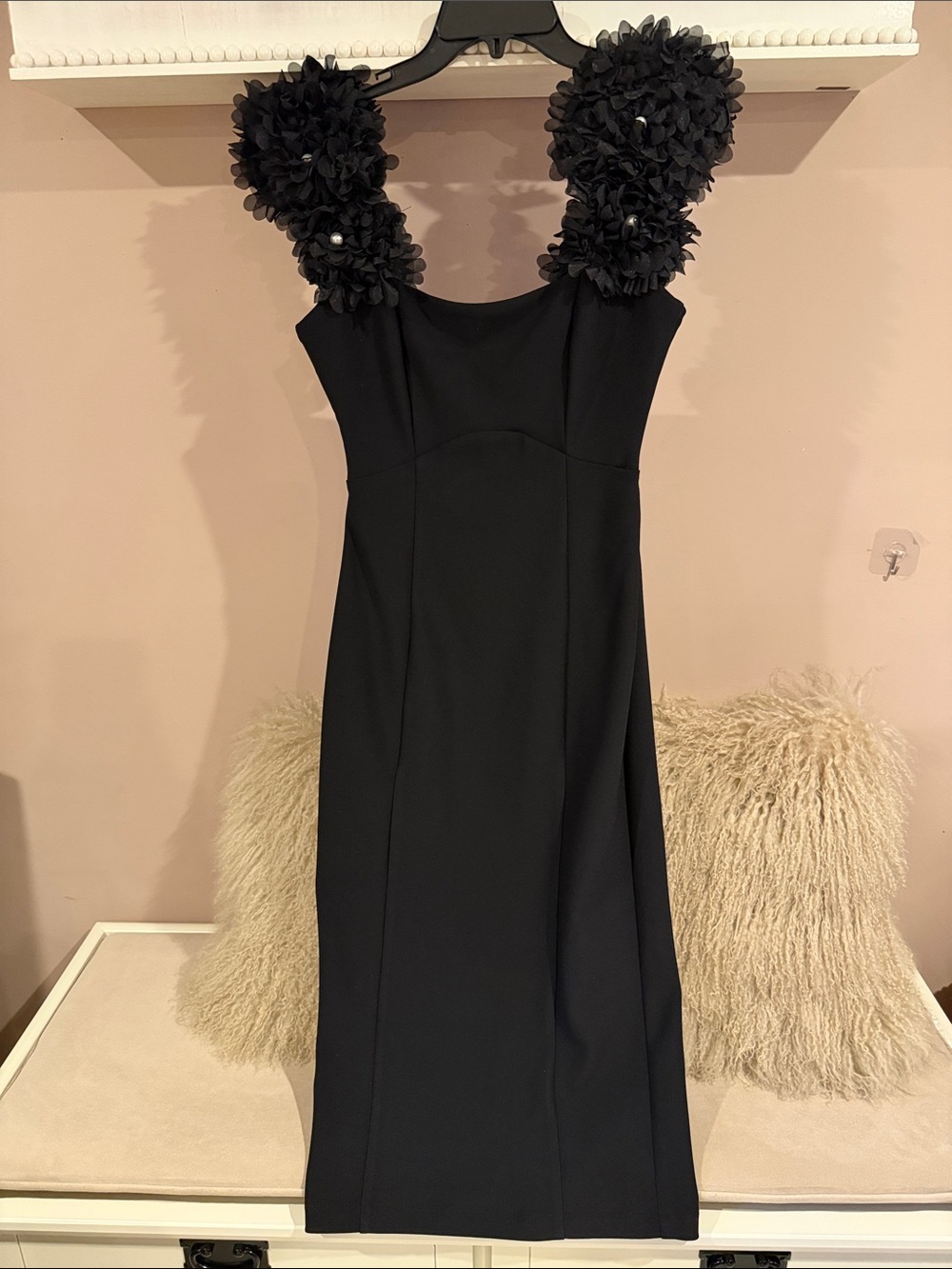 Elliatt Black Floral-Shoulder Midi Sheath Dress
